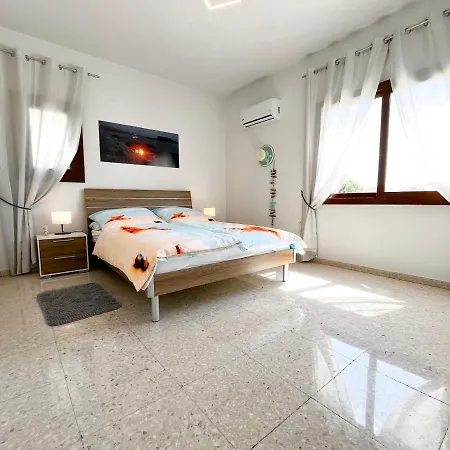 Διαμέρισμα Modern Only 300m From Famous Venus Πάφος