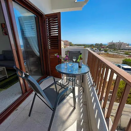 Modern Only 300m From Famous Venus *